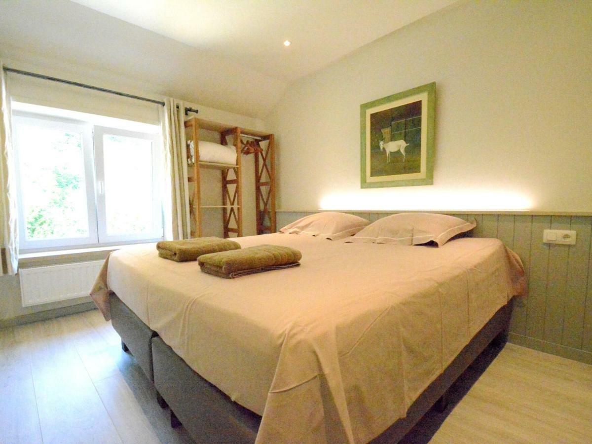 Вілла Large Townhouse With Pool Table Буйон Екстер'єр фото